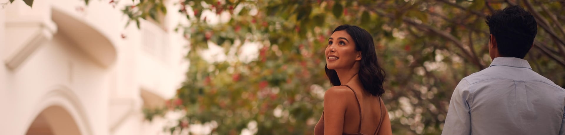 couple walking on the hotel grounds