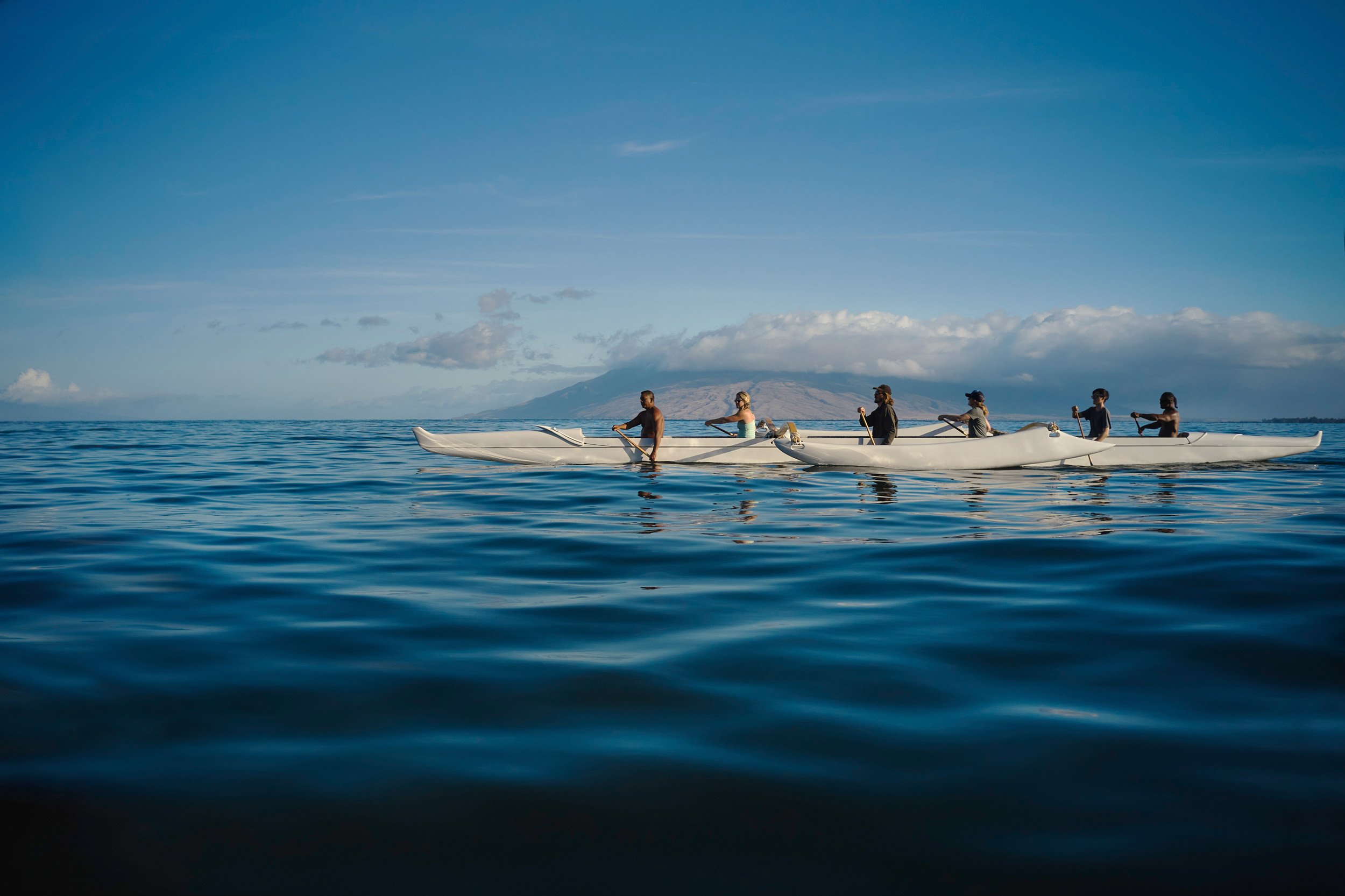 people canoeing
