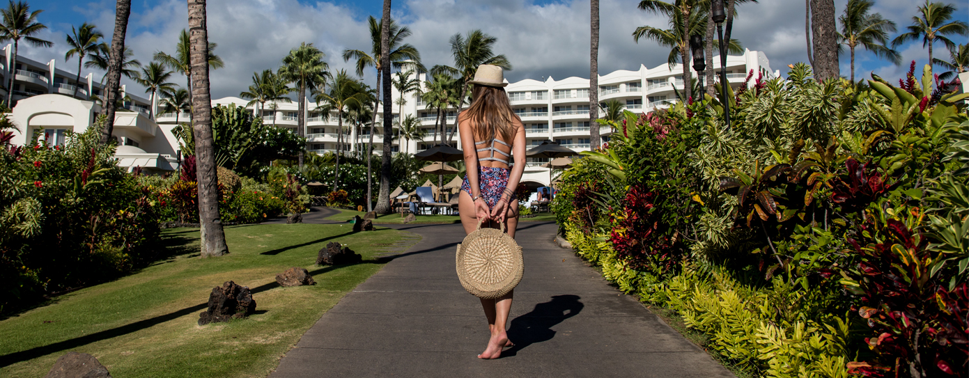 woman holding bag behind her back